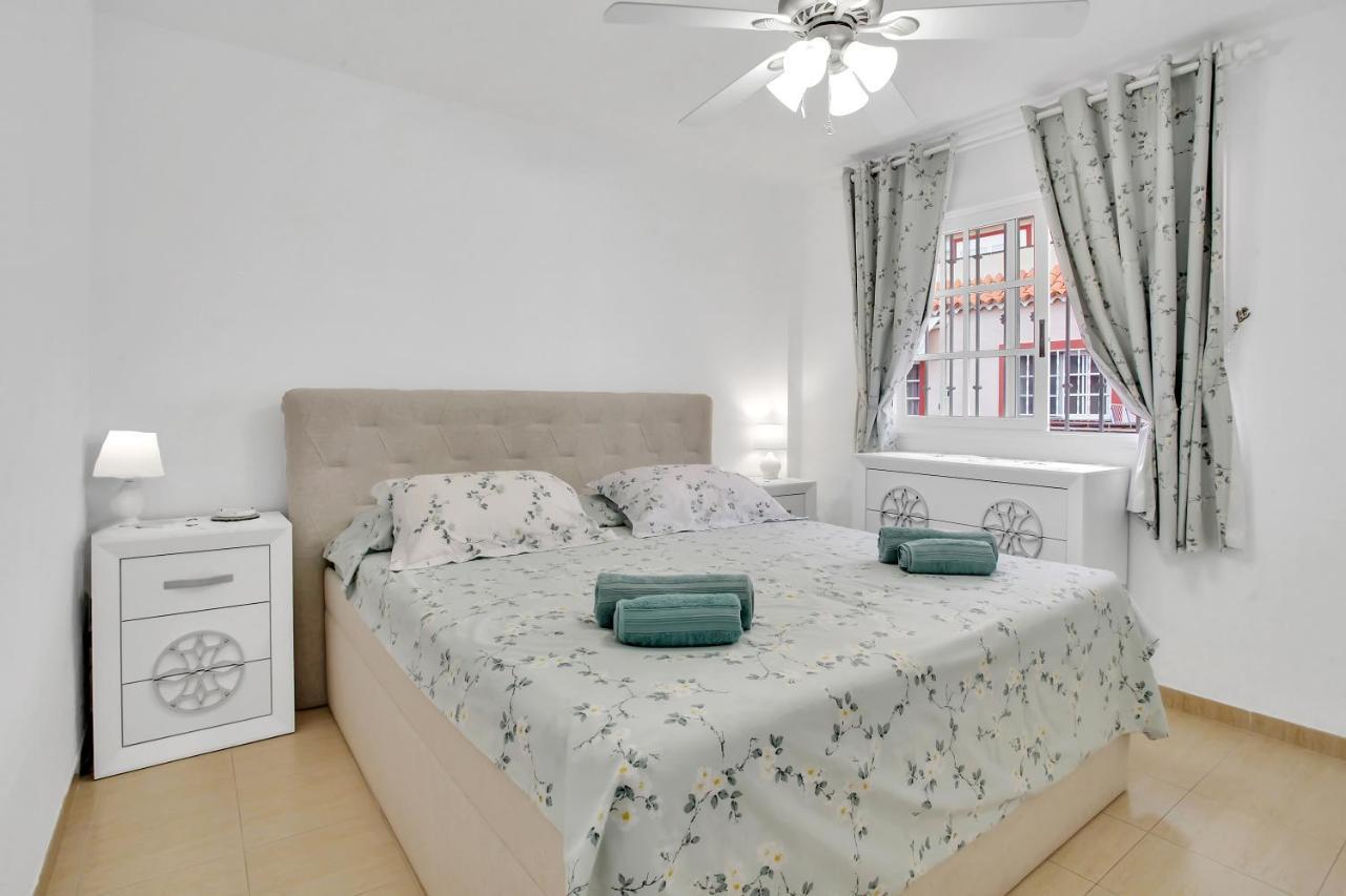 Top Floor, Sea View, Huge Terrace, Heated Pool, Garage Лос Кристианос Екстериор снимка