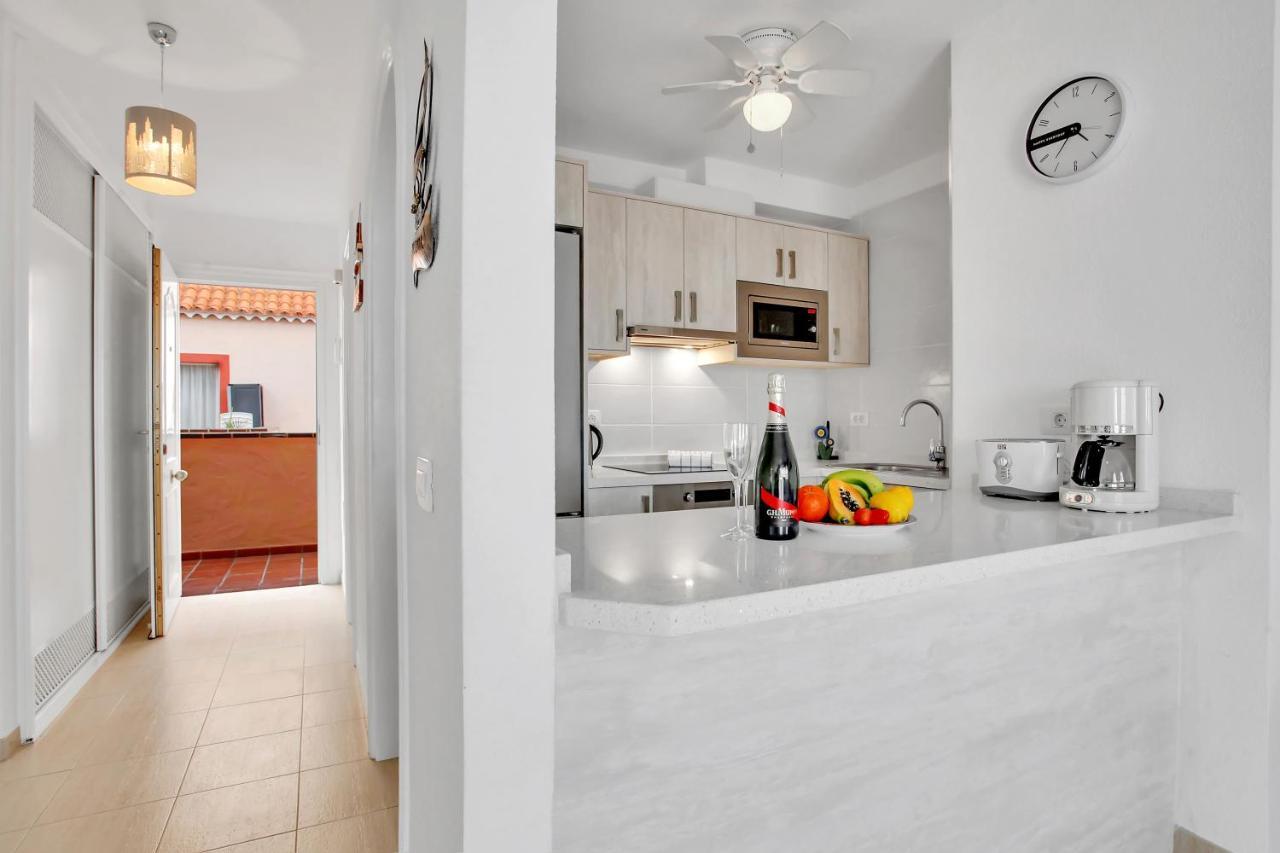 Top Floor, Sea View, Huge Terrace, Heated Pool, Garage Лос Кристианос Екстериор снимка